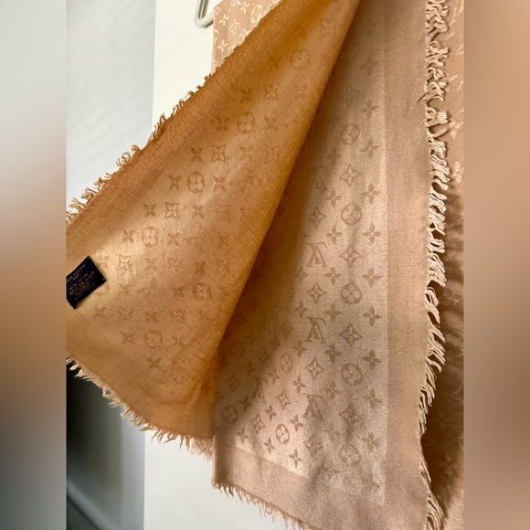 Louis Vuitton Classic Monogram Shawl - Picture 1 of 16